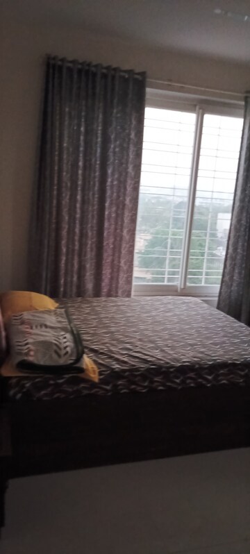 Master Bedroom in 2 BHK Apartment at Vile Parle West – for Rent