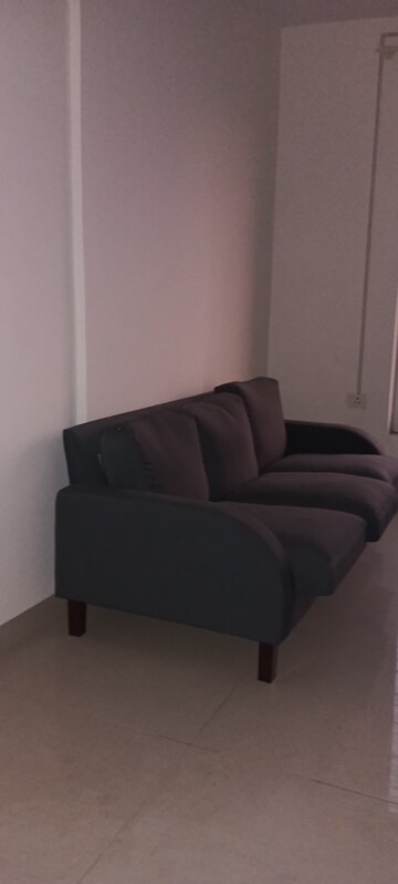 Living Room in 2 BHK Apartment at Vile Parle West – for Rent