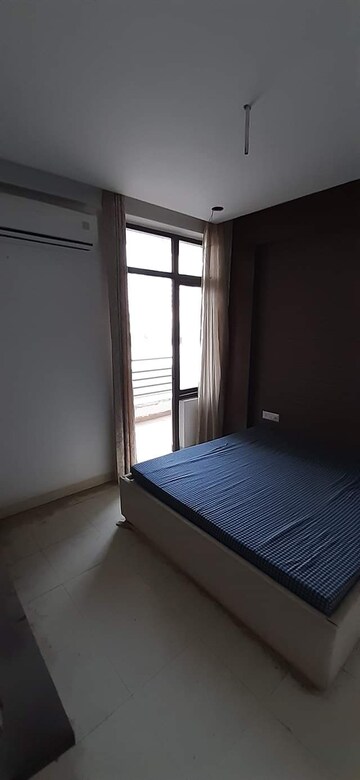 Room in 3 BHK Apartment at Puri Pratham, Sector 84 – for Rent
