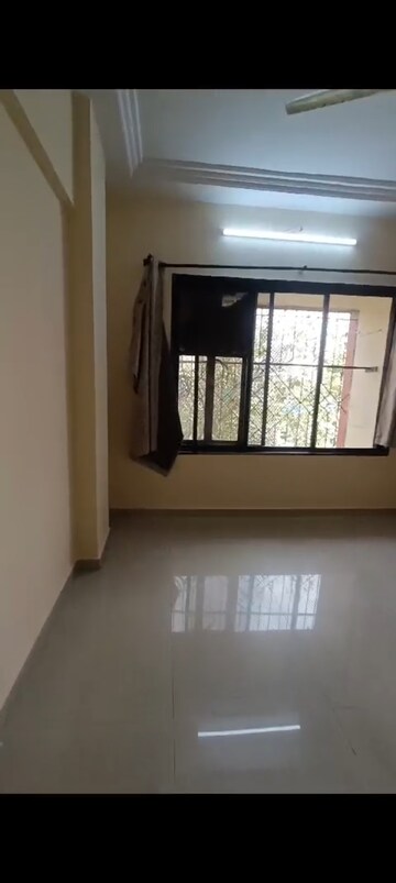 Room in 3 BHK Apartment at Vakola – for Rent