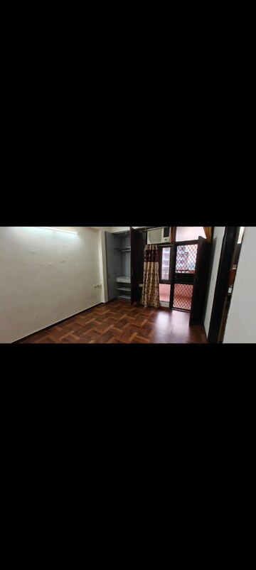 Room in 3 BHK Apartment at VVIP Addresses, Raj Nagar Extension – for Rent