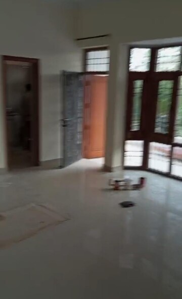 Room in 3 BHK Builder Floor at Sector 15 – for Rent