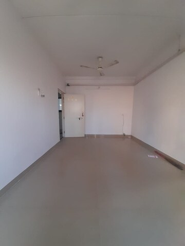 Room in 1 BHK Apartment at Goregaon West – for Rent