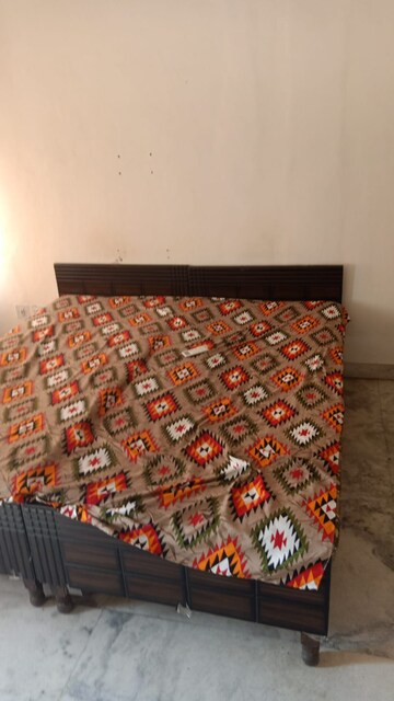Bedroom in 2 BHK Builder Floor at Sector 16 – for Rent