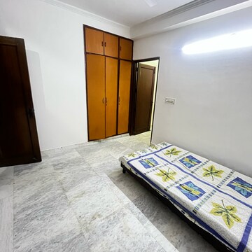 Room in 1.5 BHK Apartment at Malviya Nagar – for Rent