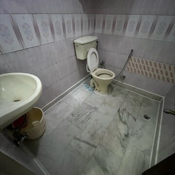 Attached Bathroom in 1.5 BHK Apartment at Malviya Nagar – for Rent
