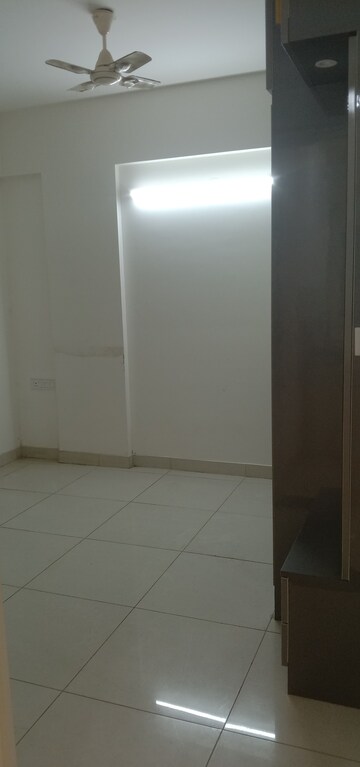 Room in 3 BHK Apartment at Unishire Indira Elan, Rachenahalli – for Rent