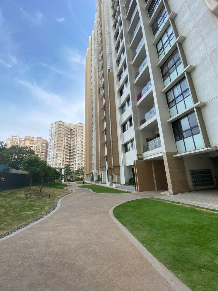 Exterior View, shapoorji-pallonji-vicinia 2 Bedroom 888 Sq.Ft. Apartment In Powai Mumbai 7953434