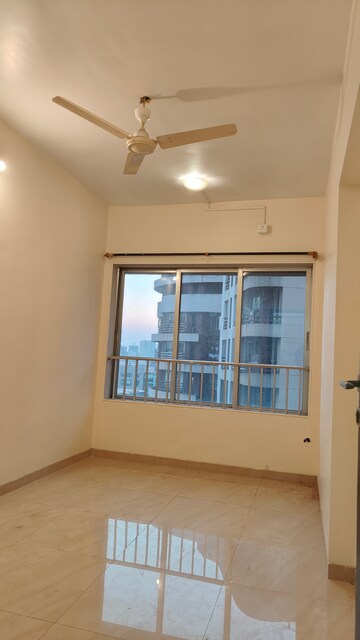 Room in 2.5 BHK Apartment at Gundecha Symphony, Andheri West – for Rent