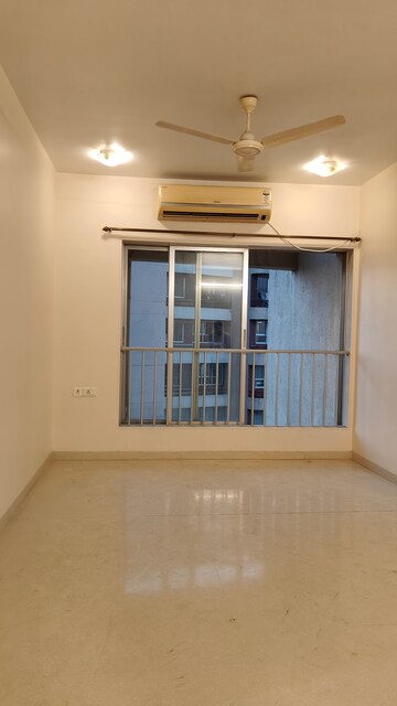 Room in 2.5 BHK Apartment at Gundecha Symphony, Andheri West – for Rent