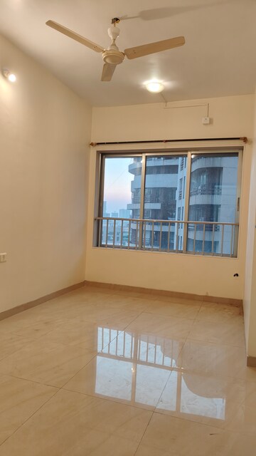 Room in 2.5 BHK Apartment at Gundecha Symphony, Andheri West – for Rent