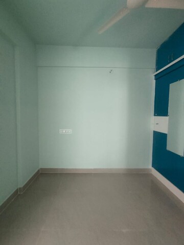 Room in 3 BHK Apartment at NVR Sunpearl Block B, Kadugodi – for Rent