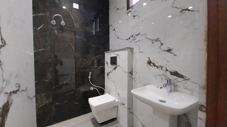 Attached Bathroom, peer mucchalla 2 Bedroom 110 Sq.Yd. Apartment In Peer Mucchalla Zirakpur 7953521