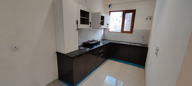 Kitchen, peer mucchalla 2 Bedroom 110 Sq.Yd. Apartment In Peer Mucchalla Zirakpur 7953521