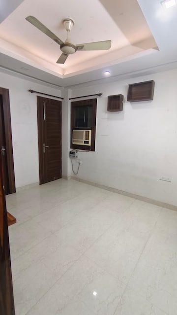 Room in 3 BHK Builder Floor at Sushant Lok 2, Sector 57 – for Rent