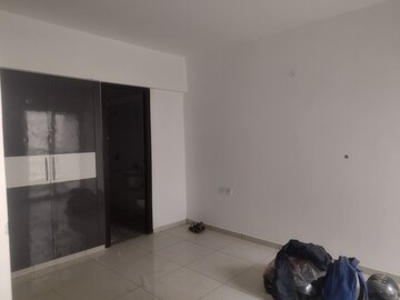 Room in 2 BHK Apartment at JM Florence, Tech Zone 4 Greater Noida – for Rent