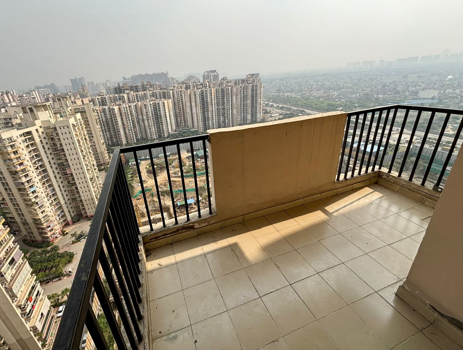 2.5 BHK Apartment For Sale in Panchsheel Hynish