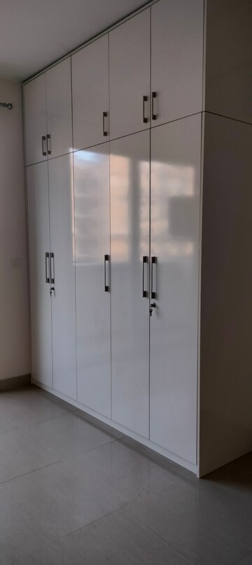 Room in 3 BHK Apartment at Emaar Emerald Floors Premier, Sector 65 – for Rent