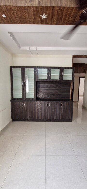 Room in 3 BHK Builder Floor at Kondapur – for Rent