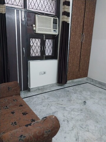 Room in 2 BHK Apartment at Paschim Vihar – for Rent