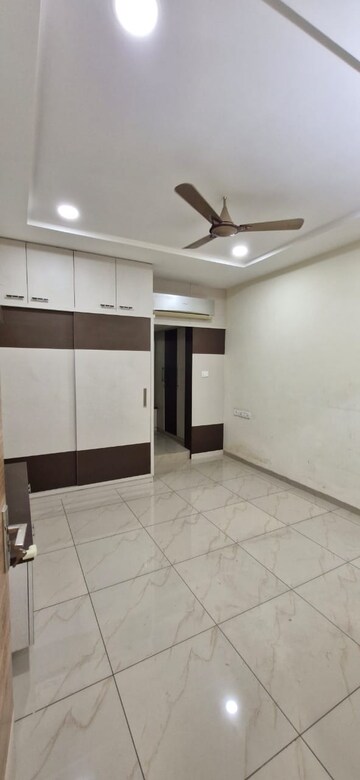 Room in 2 BHK Builder Floor at Kondapur – for Rent