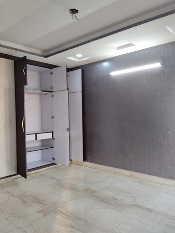Master Bedroom in 3.5 BHK Apartment at Paschim Vihar – for Rent