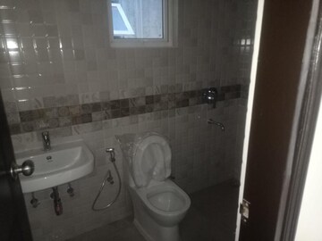 Bathroom in 2.5 BHK Builder Floor at Signature Global Park 4 and 5, Sohna Sector 36 – for Rent