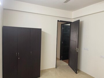 Room in 2.5 BHK Builder Floor at Signature Global Park 4 and 5, Sohna Sector 36 – for Rent