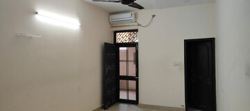 Room in 2 BHK Builder Floor at Sector 28 – for Rent
