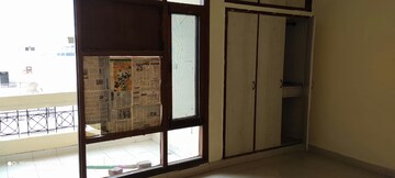 Room in 3 BHK Apartment at Vip Road – for Rent