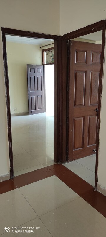 Room in 3 BHK Apartment at Vip Road – for Rent