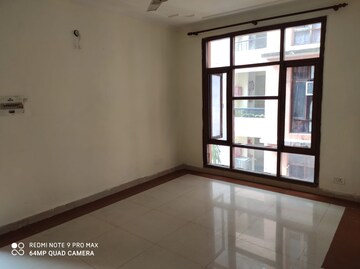 Room in 3 BHK Apartment at Vip Road – for Rent