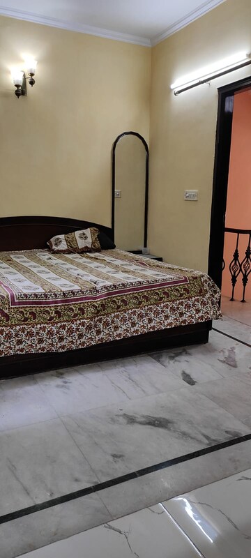 Bedroom in 1 RK Builder Floor at Ansal Sushant Lok I, Sector 43 – for Rent