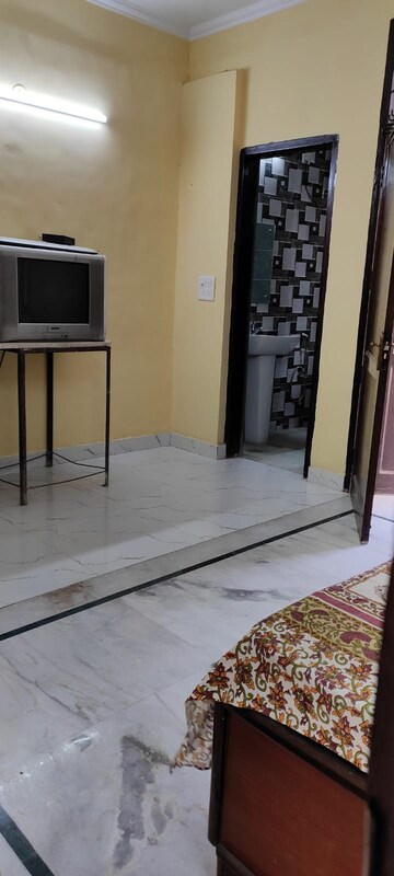 Room in 1 RK Builder Floor at Ansal Sushant Lok I, Sector 43 – for Rent