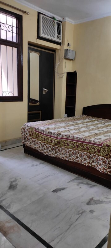 Bedroom in 1 RK Builder Floor at Ansal Sushant Lok I, Sector 43 – for Rent