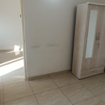 Room in 1 BHK Apartment at Gaur City 2 - 14th Avenue, Sector 16c Greater Noida – for Rent