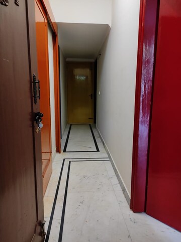 Building Lobby in 1 BHK Builder Floor at Ansal Sushant Lok I, Sector 43 – for Rent