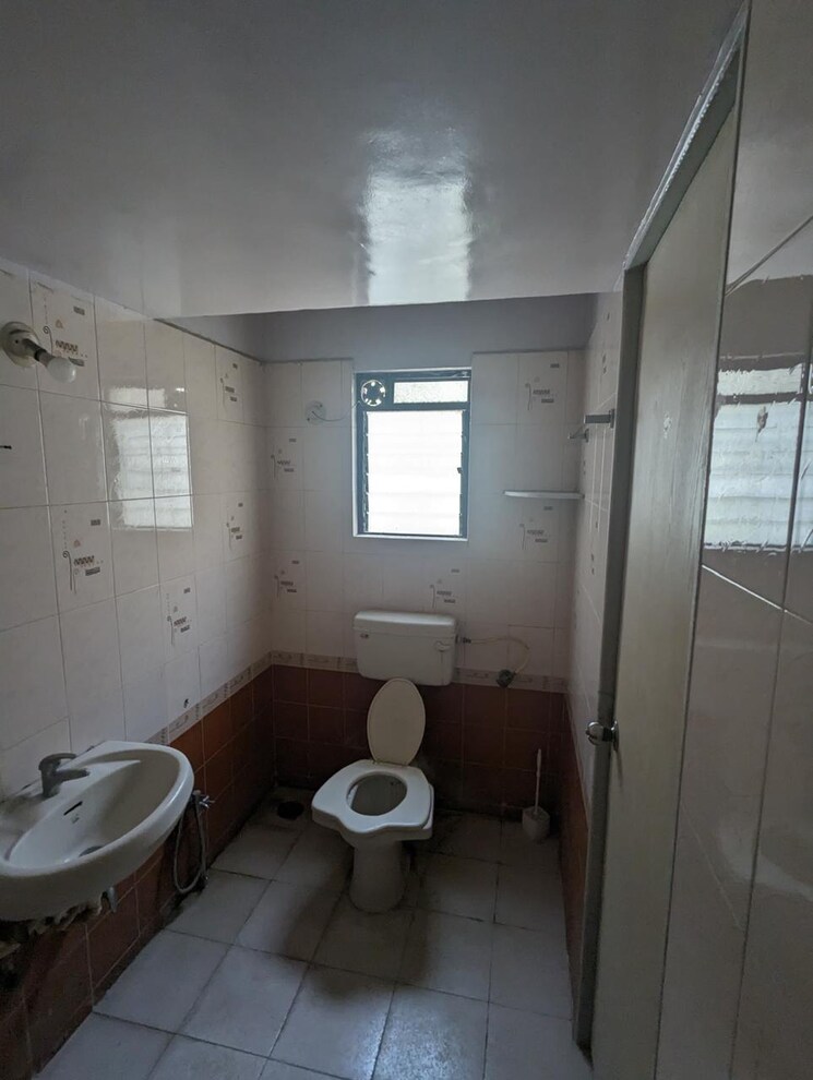 Bathroom, sarala-apartments-model-colony 2 Bedroom 1350 Sq.Ft. Apartment In Model Colony Pune 7953801