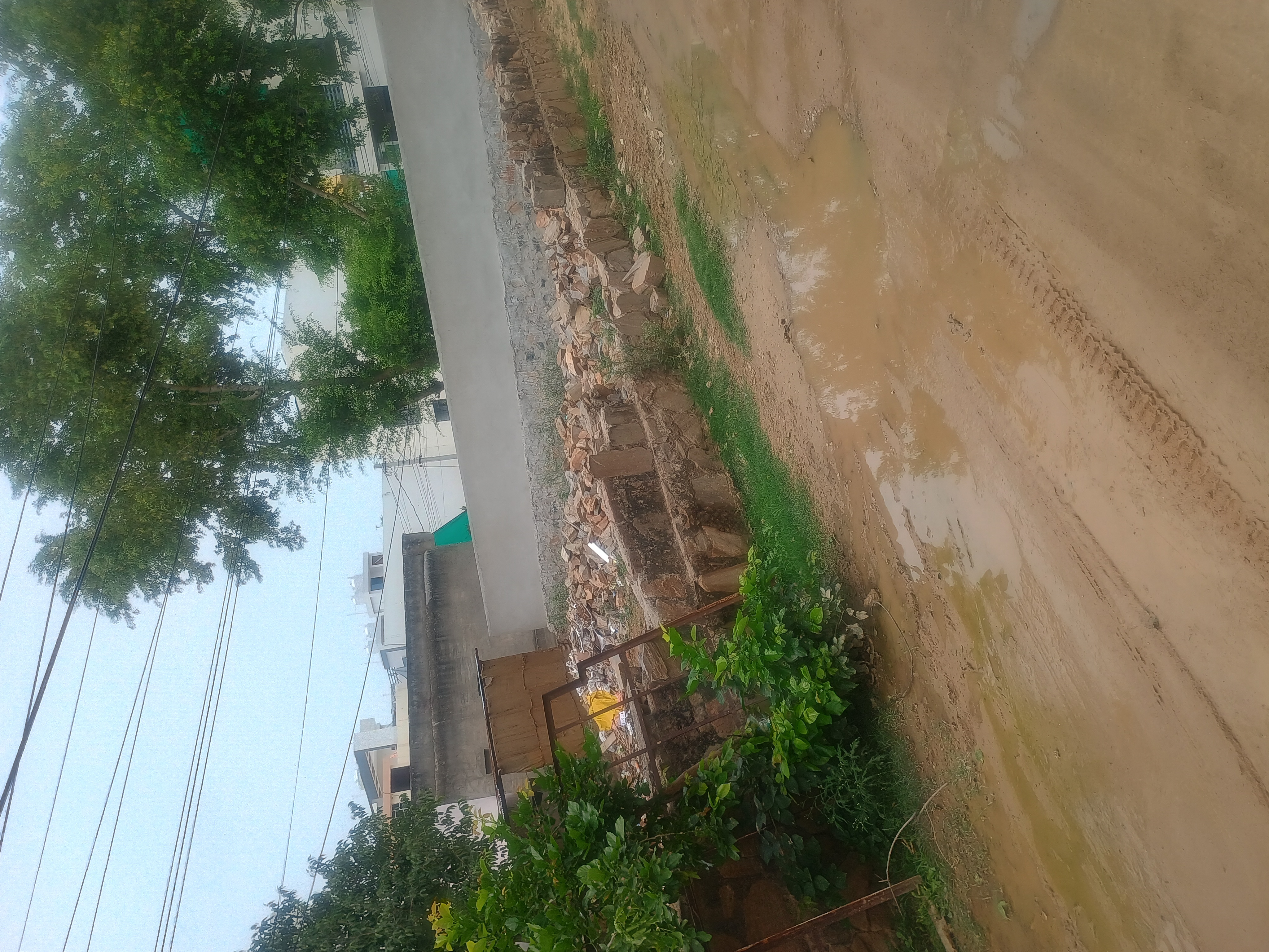 Plot For Sale in Dronpuri Near 200 Feet by