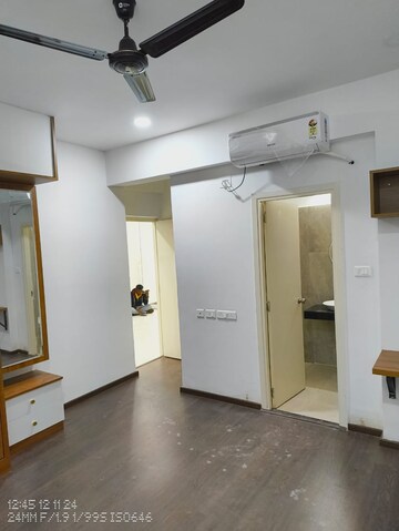 Room in 2 BHK Apartment at Pacifica Hill Crest, Gachibowli – for Rent