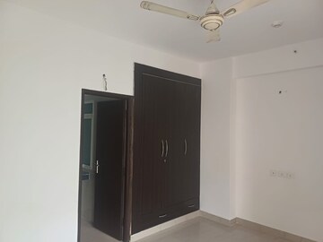 Room in 3 BHK Apartment at Divine Grace Housing Society, Omega Ii Greater Noida – for Rent