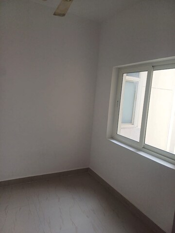 Room in 3 BHK Apartment at Divine Grace Housing Society, Omega Ii Greater Noida – for Rent