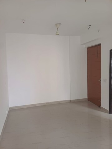 Room in 3 BHK Apartment at Divine Grace Housing Society, Omega Ii Greater Noida – for Rent