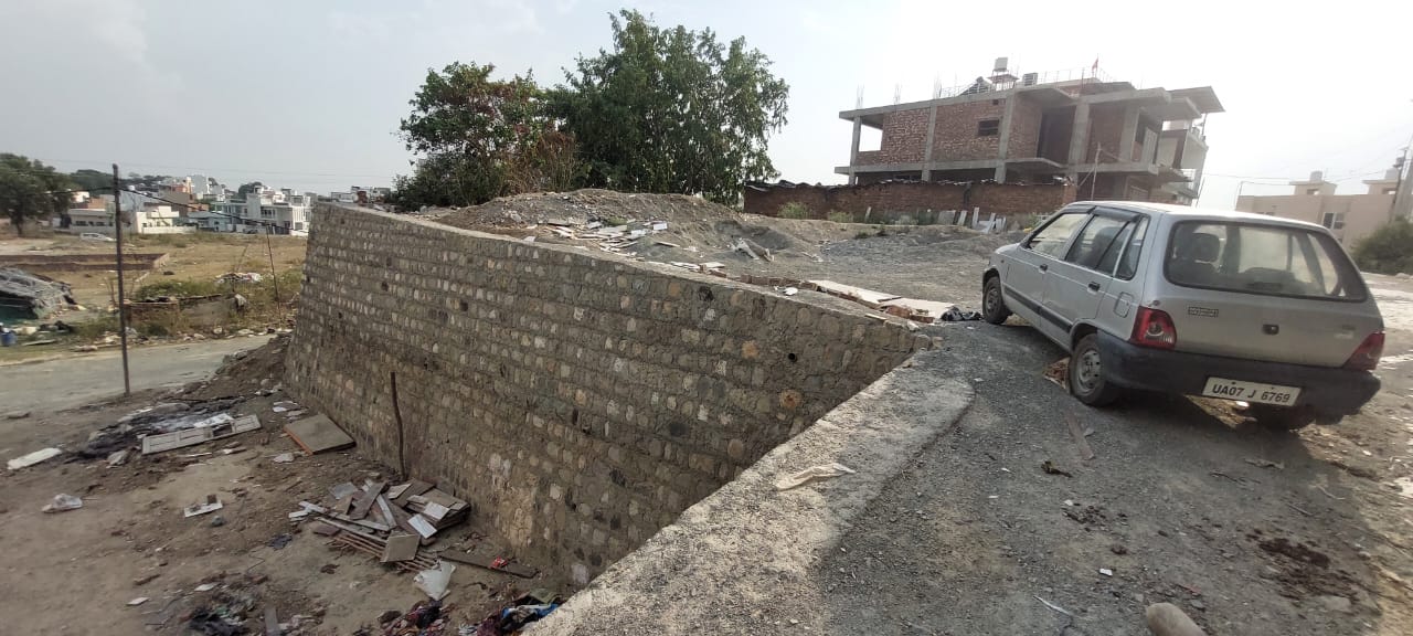 Plot For Sale in Aamwala