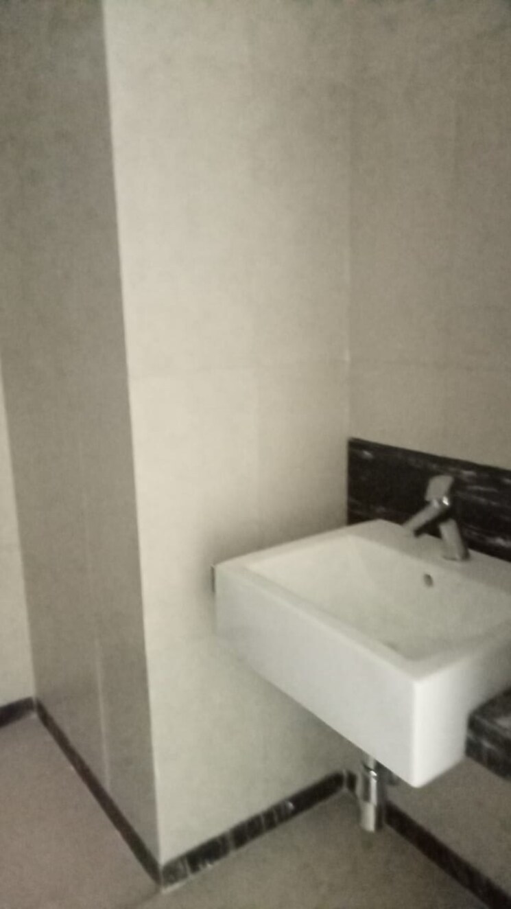 Bathroom, dheeraj-insignia 3 Bedroom 2000 Sq.Ft. Apartment In Bandra East Mumbai 7953888