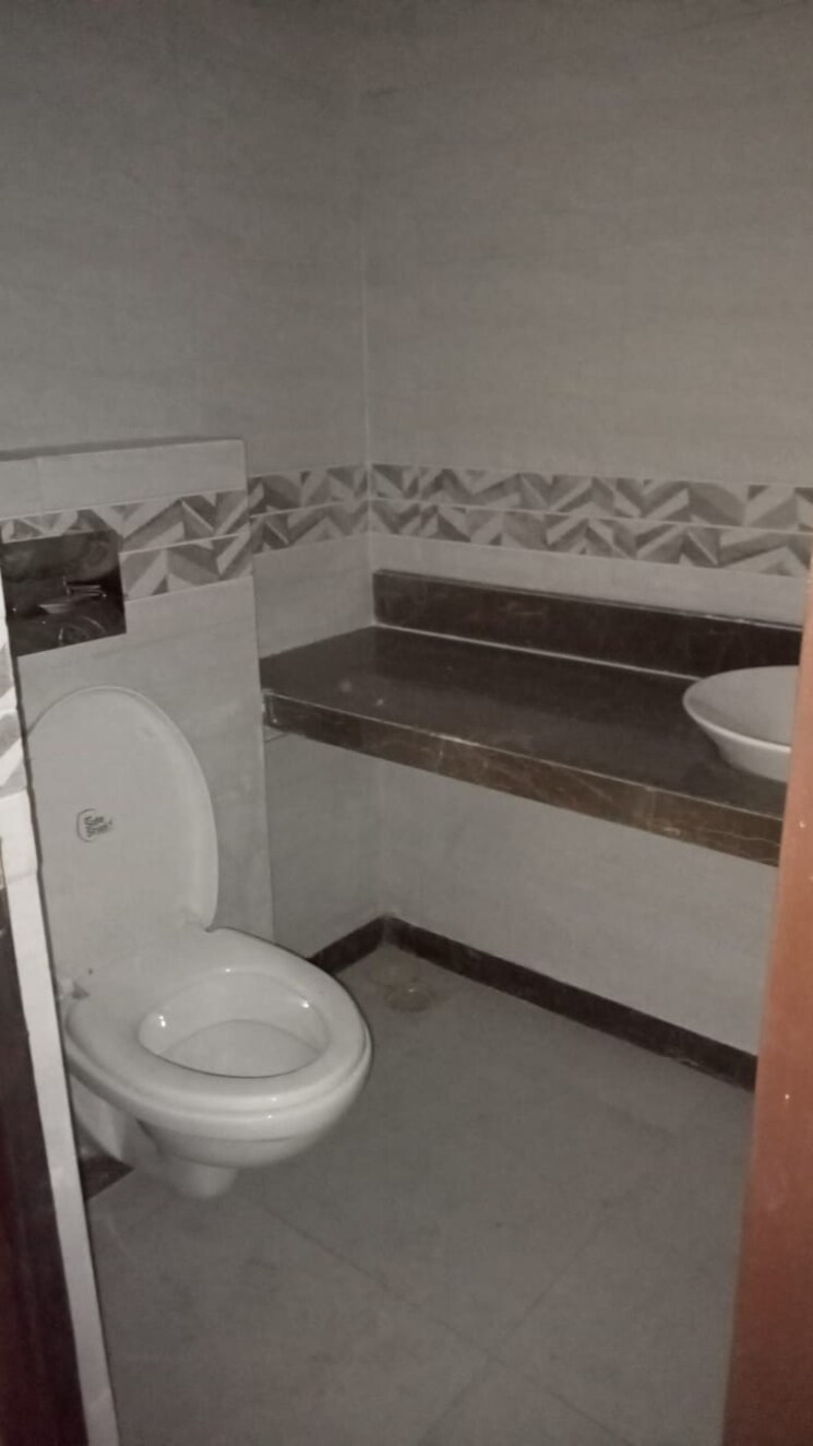 Bathroom, dheeraj-insignia 3 Bedroom 2000 Sq.Ft. Apartment In Bandra East Mumbai 7953888