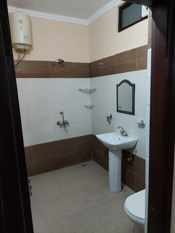 Kitchen in 2 BHK Builder Floor at Sector 38 – for Rent