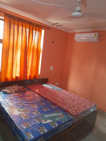 Bedroom in 2 BHK Builder Floor at Sector 38 – for Rent