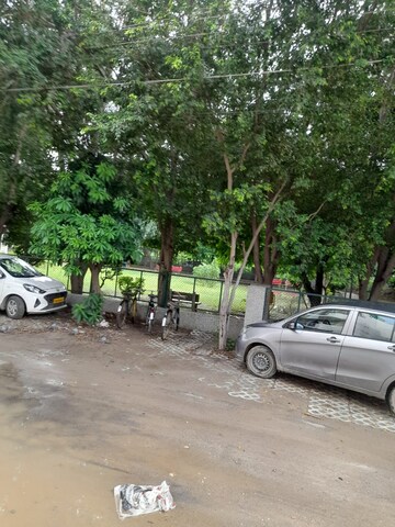 Master Bedroom in 2 BHK Builder Floor at Sector 38 – for Rent