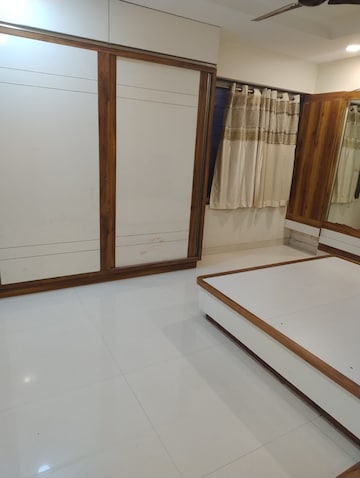 Room in 3 BHK Apartment at Shubh Casa Feliz, Magarpatta City – for Rent